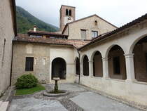 Follina, Abbazia di Follina, gegrndet 1146, Basilika erbaut im 13. Jahrhundert, Kreuzgang aus der Sptromanik von 1268 (17.09.2019)