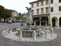 Asolo, Brunnen an der Piazza Giuseppe Garibaldi (17.09.2019)