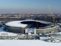 Umbau des Berliner Olympiastadion, 2000 bis 2004. Sechs Monate vor der geplanten Erffnung des umgebauten  Stadions im Jahre 2004. Manchmal klappen Bauarbeiten auch in Berlin... Foto: 24.01.2004