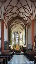Der Chor der r�misch-katholische Hauptpfarrkirche St. Jakob mit Hochaltar. (Villach, August 2019)