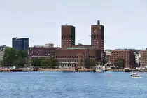 OSLO (Fylke Oslo), 28.05.2018, Blick vom Oslofjord auf das Rathaus
