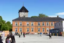 TRONDHEIM (Fylke Tr�ndelag), 29.05.2018, das Hornemansg�rden genannte Geb�ude beherbergte bis 1974 das Polizeiarsenal von Trondheim; heute ist dort ein Seniorenzentrum untergebracht