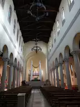 Monfalcone, Innenraum der Pfarrkirche St. Ambrogio, erbaut im 14. Jahrhundert, Ausstattung von 1767 (19.09.2019)