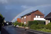 RHEINE, Ortsteil Mesum (Kreis Steinfurt, 08.06.2019, Regenbogen �ber dem Hassenbrockweg