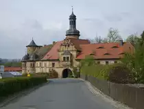 Burg Wernstein, Schlossanlage der Freiherren von K�nsberg, unteres Schloss, langgestreckter zweigeschossiger Bau, erbaut im 15. Jahrhundert (16.04.2017)
