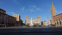 Forli, Piazza Aurelio Saffi mit St. Mercuiale Kirche und Postgebude (20.09.2019)