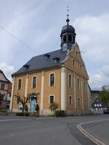 Marktrodach, Ev. Pfarrkirche St. Michael, zweigeschossiger Saalbau mit Sandstein-Pilastergliederung, erbaut von 1804 bis 1806 (16.04.2017)
