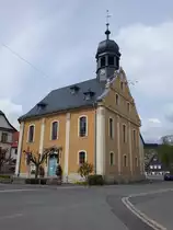 Marktrodach, Ev. Pfarrkirche St. Michael, zweigeschossiger Saalbau mit Sandstein-Pilastergliederung, erbaut von 1804 bis 1806 (16.04.2017)
