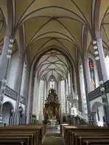 Kulmbach, sp�tgotischer Innenraum der Pfarrkirche St. Petri, Barockaltar von Johann Brenck (16.04.2017)