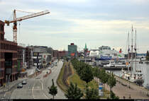 Facettenreicher Stadtblick auf Kiel mit Baukran, Anschlussgleisen zum Hafen, Kirche St. Nikolai und dem Schwedenkai mit einem Schiff der Stena Line AB.
Aufgenommen von der Gablenzbrcke.
[2.8.2019 | 16:23 Uhr]