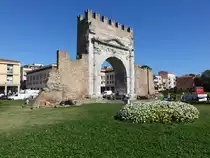 Rimini, Augustusbogen, r�mischer Ehrenbogen f�r den Kaiser Augustus, erbaut 27. v. Chr. (21.09.2019)