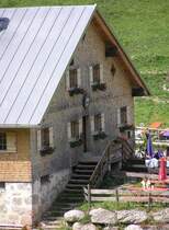 Die Scheidwangalpe hinter Gunzesried-Sge ist nur ber eine Privatstrae erreichbar; fr Motorfahrzeuge wird eine Mautgebhr fllig (Landkreis Oberallgu - August 2005)