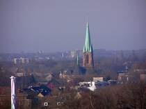 Blick auf GE-Horst mit kath. Cyriakus-Kirche vom Nordsternpark aus (NRW, Januar 2006)