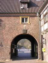 Torbau vom Haus Wittringen von 1706 mit Museumseingang in Gladbeck (Kreis Recklinghausen, NRW - Februar 2006)