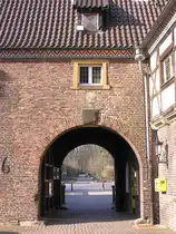 Torbau vom Haus Wittringen von 1706 mit Museumseingang in Gladbeck (Kreis Recklinghausen, NRW - Februar 2006)