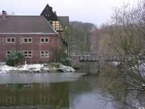 Nochmals ist der Winter zurckgekehrt ber Gladbeck, hier am Haus Wittringen (Kreis Recklinghausen, NRW - Mrz 2006)