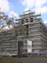 Der Bau des Neuen Rathauses am Willy-Brandt-Platz in Gladbeck schreitet voran (Kreis Recklinghausen, NRW - Mrz 2006)