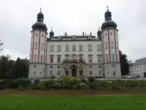 Vrchlabi / Hohenelbe, Schloss, erbaut von 1546 bis 1614, Renaissance Schloss mit 4 oktogonalen Eckt�rmchen (29.09.2019)