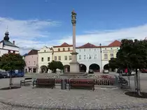 Nove Mesto nad Metuji / Neustadt an der Mettau, Dreifaltigkeitss�ule von 1540 am Husovo Namesti (29.09.2019)