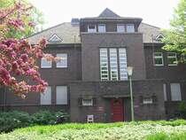 Das heutige VHS Gebude Gladbeck war frher einmal das Wohnhaus der Oberbrgermeister (Kreis Recklinghausen, NRW - Mai 2006)
