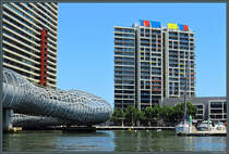 Die 2003 errichtete Fugngerbrcke Webb Bridge in Melbourne verbindet die modernen Wohnhusern am Yarra River mit den Docklands. (29.12.2019)