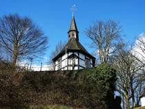 WISSEN/SIEG-DIE SCHNSTEINER HEISTER-KAPELLE
Einer der schnsten Fachwerk-Kapellenbauten von Rheinland-Pfalz steht hoch ber dem Wissener
Stadtteil SCHNSTEIN und blickt auf Schloss und Siegtal herab...am 12.3.2020..