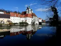 Spiegelung (Pfarrkirche St.Michael) im Flu� Steyr, in der gleichnamigen Stadt Steyr; 200308