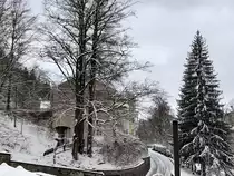Fensterblick aus dem Hotel auf die Stra�e Reitenbergerova mit Neuschnee am  28. Februar 2020 in Marienbad.