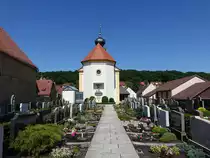 Schraudenbach, katholische Kuratiekirche St. Jakobus der �ltere, Saalbau mit eingezogenem Chor und Turmfassade mit Welscher Haube, erbaut bis 1752 (27.05.2017)