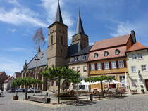 Gerolzhofen, Marktplatz mit St. Regiswindis Kirche (28.05.2017)