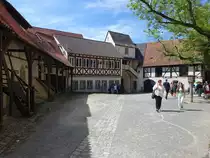 Gochsheim, Kirchenburg, Gadenanlage mit Torturm, im Kern 14. Jahrhundert (28.05.2017)