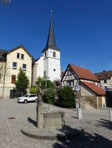 Hambach, katholische Kuratiekirche Mari Geburt, Chorturmkirche, Kirchturm erbaut um 1600, Langhaus von 1734 (28.05.2017)