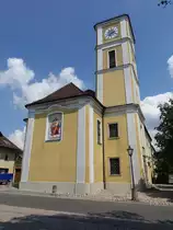 R�nkam, kath. Pfarrkirche Hl. Dreifaltigkeit, Saalbau mit eingezogenem Chor, erbaut bis 1860 (03.06.2017)