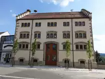 R�tz, F�rstenkasten, sogenannter Amts- und Getreidekasten, Viergeschossiger und traufst�ndiger Satteldachbau mit Treppengiebeln, erbaut 1840 (03.06.2017)