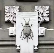 Detailaufnahme vom Gebude Nikolaistrae 7 in Flensburg. 1905 wurde das Haus vom Architekten Heinrich Petersen om Auftrag des Druckereibesitzers und Verlegers der Flensburger Zeitung Friedrich Maa errichtet. Aufnahme: 2. Mai 2020.