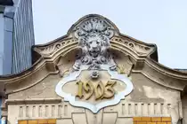 Toosbystrae in Flensburg - Dekoration aus der Zeit des Jugendstils. Aufnahme: 2. Mai 2020.