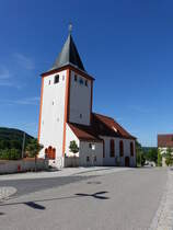Sindlbach, kath. Pfarrkirche St. Jakobus, Saalbau mit Chorturm, erbaut bis 1640, Erweiterung 1890 (11.06.2017)