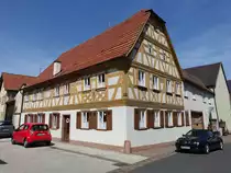 Birkenfeld, ehem. Gasthof zum Grnen Baum,  zweigeschossiger Krppelwalmdachbau mit Zierfachwerkobergeschoss, erbaut 1692 (15.08.2017)