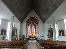 Retzbach, Katholische Wallfahrtskirche Maria im Grnen Tal, dreischiffige Hallenkirche, Langhausneubau von 1969 durch Hans Schdel (15.08.2017)