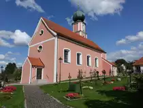 Oberwiesenacker, kath. Pfarrkirche St. Wilibald, Saalbau mit eingezogenem Polygonalchor und Chorflankenturm, erbaut bis 1726 von Giovanni Rigalia (20.08.2017)