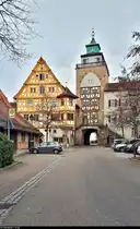 Dem Stadtarchiv der Stadt Markgr�ningen (Kreis Ludwigsburg) schlie�t sich das Obere Tor (rechts) an.
(Smartphone-Aufnahme)
[14.3.2020 | 15:32 Uhr]