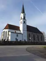 Edenstetten, kath. Pfarrkirche St. Nikolaus, Neugotischer unverputzter Saalbau mit eingezogenem sp�tgotischem Chor und Nordturm, Chor erbaut 1412, Langhaus von 1861 (04.11.2017)