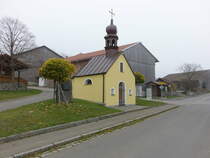 Hinterbuchberg, kath. Kapelle in der Buchbergstrae, erbaut im 18. Jahrhundert (05.11.2017)