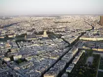 Paris. Paris mit Basilika Sacr�-C�ur bei anbrechendem Sonnenuntergang. Aufgenommen vom Eiffelturm am 28.07.2009.