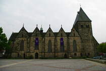 Obernkirchen, Stiftskirche St. Marien, romanisches Westwerk, gotische Hallenkirche aus dem 14. Jahrhundert (09.05.2010)