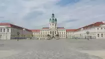 Berlin. Das Schloss Charlottenburg aufgenommen vom Spandauer Damm. Foto vom 04.06.2020.