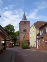 Pewsum, Ev. Pfarrkirche St. Nicolai, erbaut im 15. Jahrhundert (26.05.2011)
