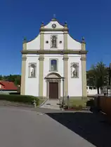 Fridritt, kath. Pfarrkirche Maria Himmelfahrt, Saalbau mit eingezogenem Chor, erbaut von 1740 bis 1742 (07.07.2018)