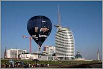 Start der  Havenwelten , des neuen Hei�luft-Werbeballons f�r Bremerhaven, am 03.05.2008. Am Tag zuvor ist die Aussichtsplattform auf dem Atlantic Hotel Sail City er�ffnet worden. 