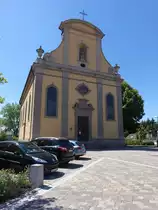 Gro�wenkheim, kath. Pfarrkirche Maria Himmelfahrt, Saalbau mit eingezogenem Chor, Chor und Langhaus erbaut von 1765 bis 1772, barocke Ostfassade (07.07.2018)